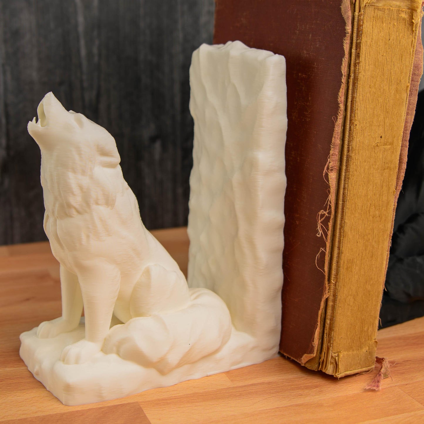 Majestic 3D Printed Wolf-Themed Bookends Pair