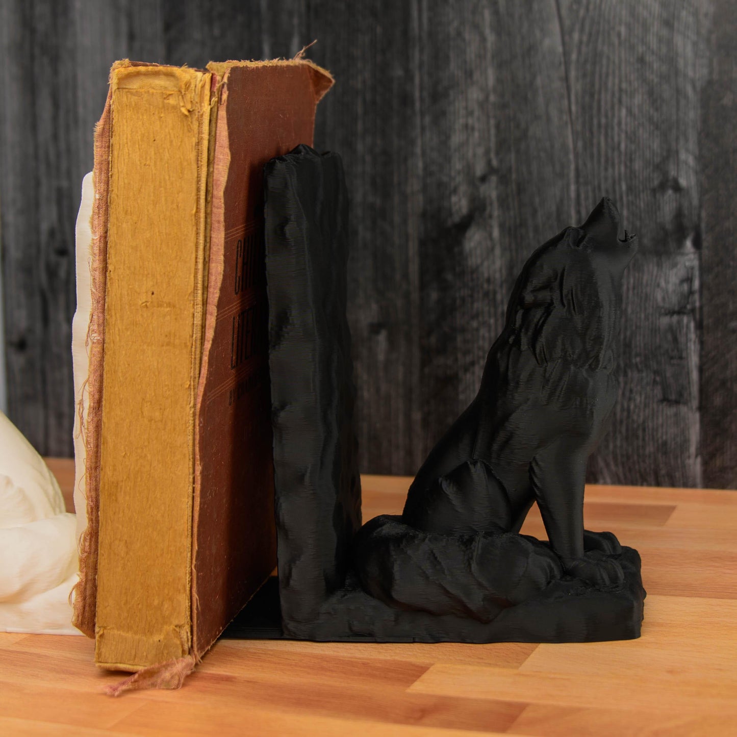 Majestic 3D Printed Wolf-Themed Bookends Pair