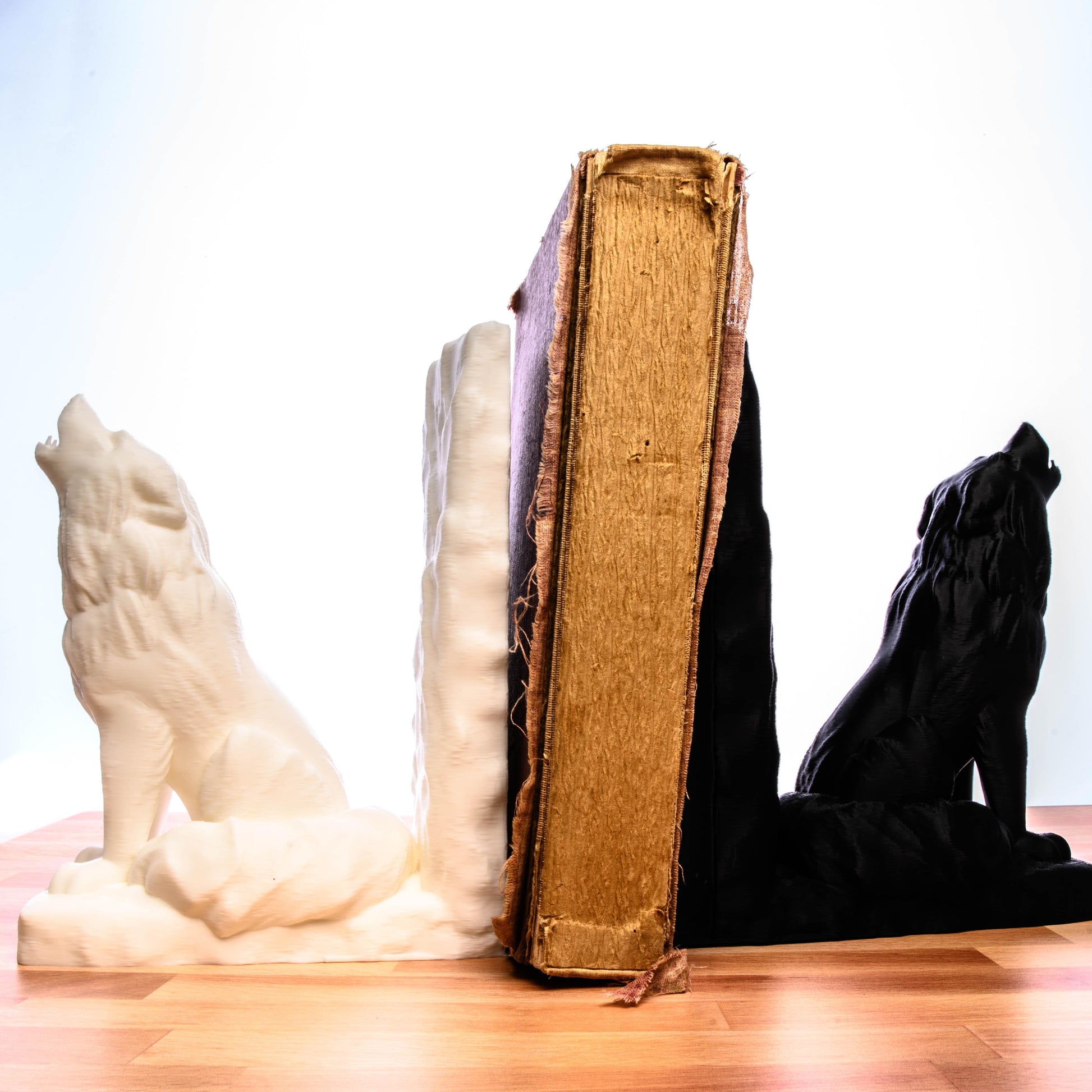 Majestic 3D Printed Wolf-Themed Bookends Pair